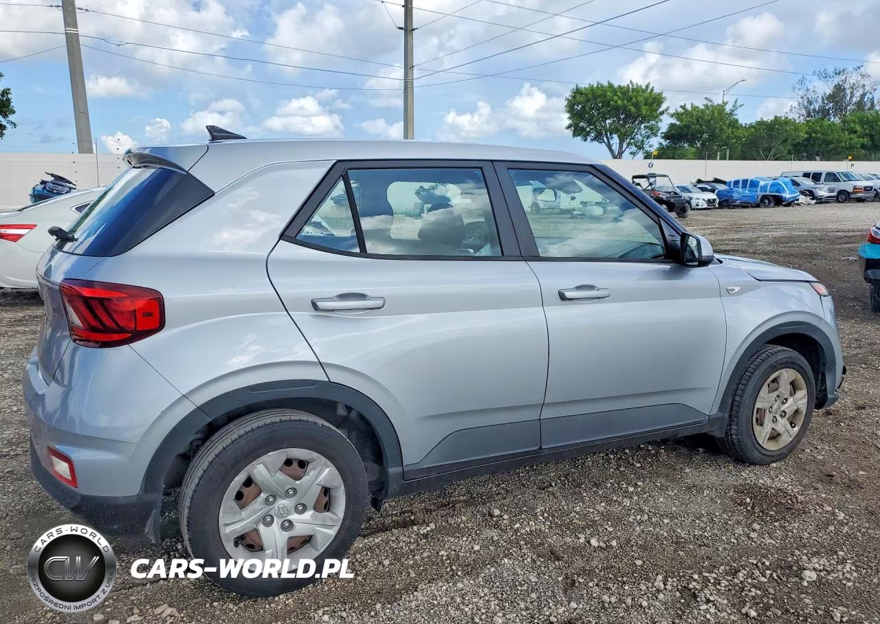 2020 Hyundai Venue Se VIN:KMHRB8A37LU032641 - 3