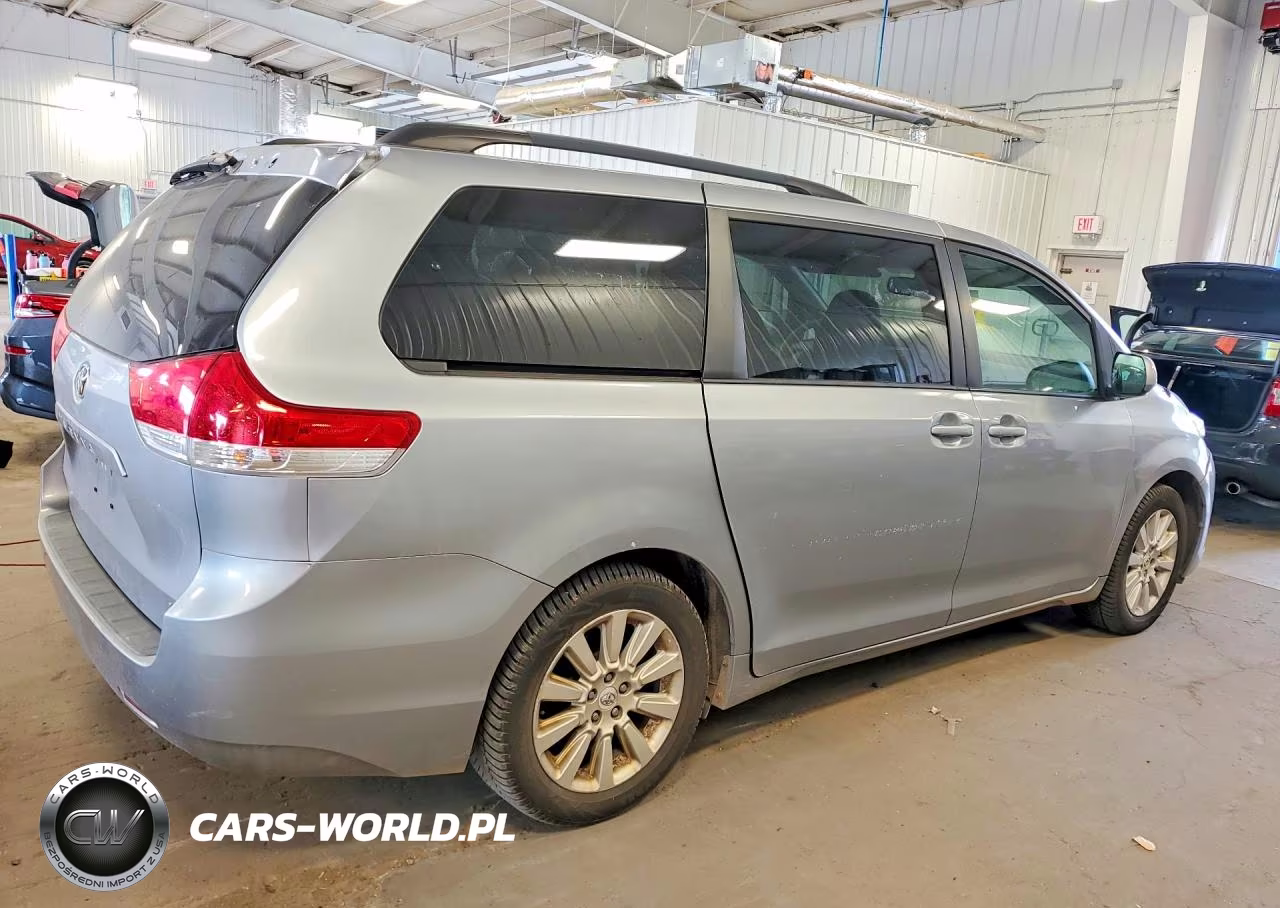 2011 Toyota Sienna Le VIN:5TDJK3DC2BS026894 - 3