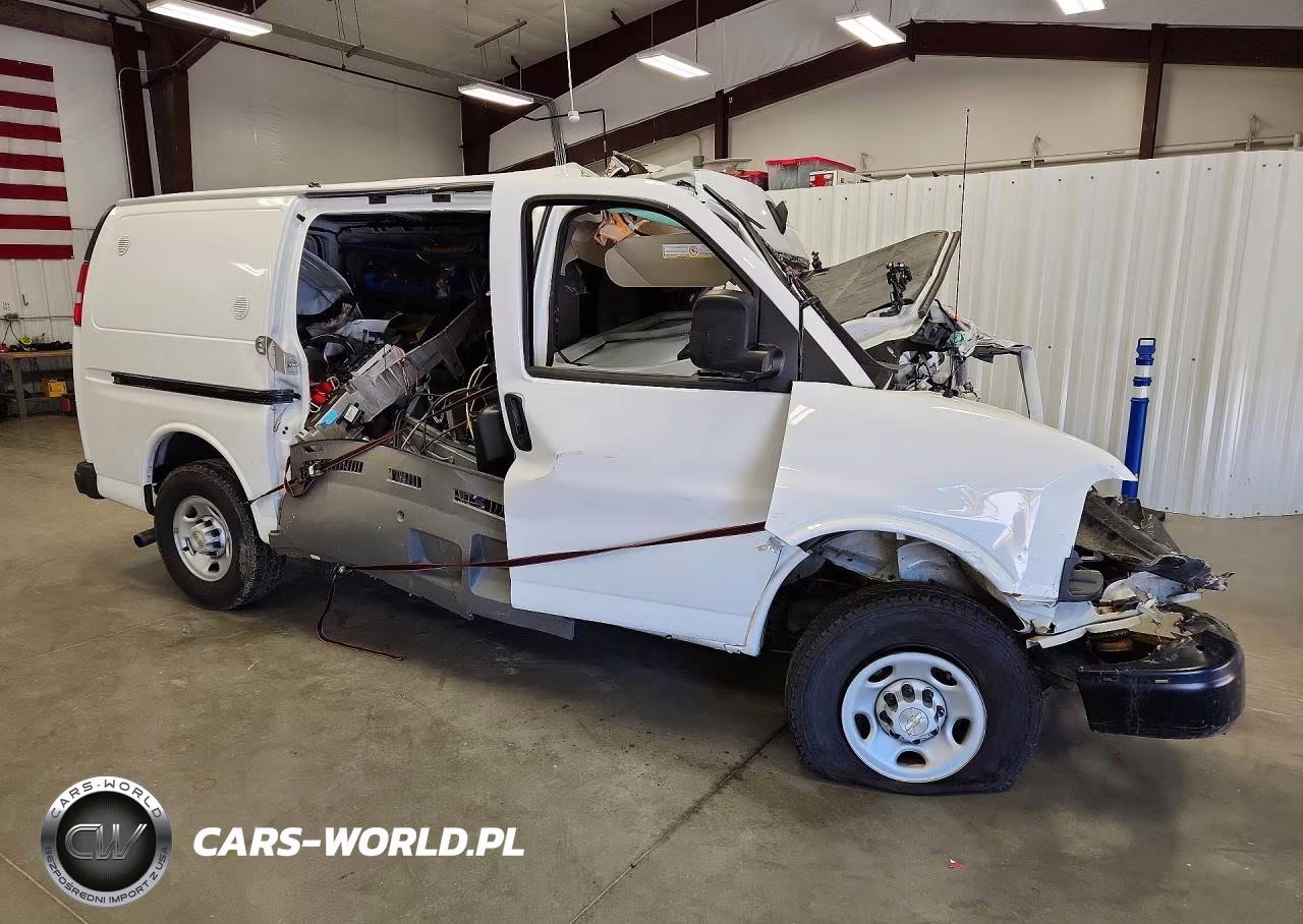 2023 Chevrolet Express G2500 VIN:1GCWGAFP0P1242713 - 4