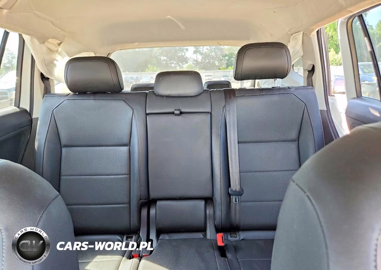 2018 Volkswagen Tiguan Se, Sel VIN:3VV3B7AX8JM031427 - 10
