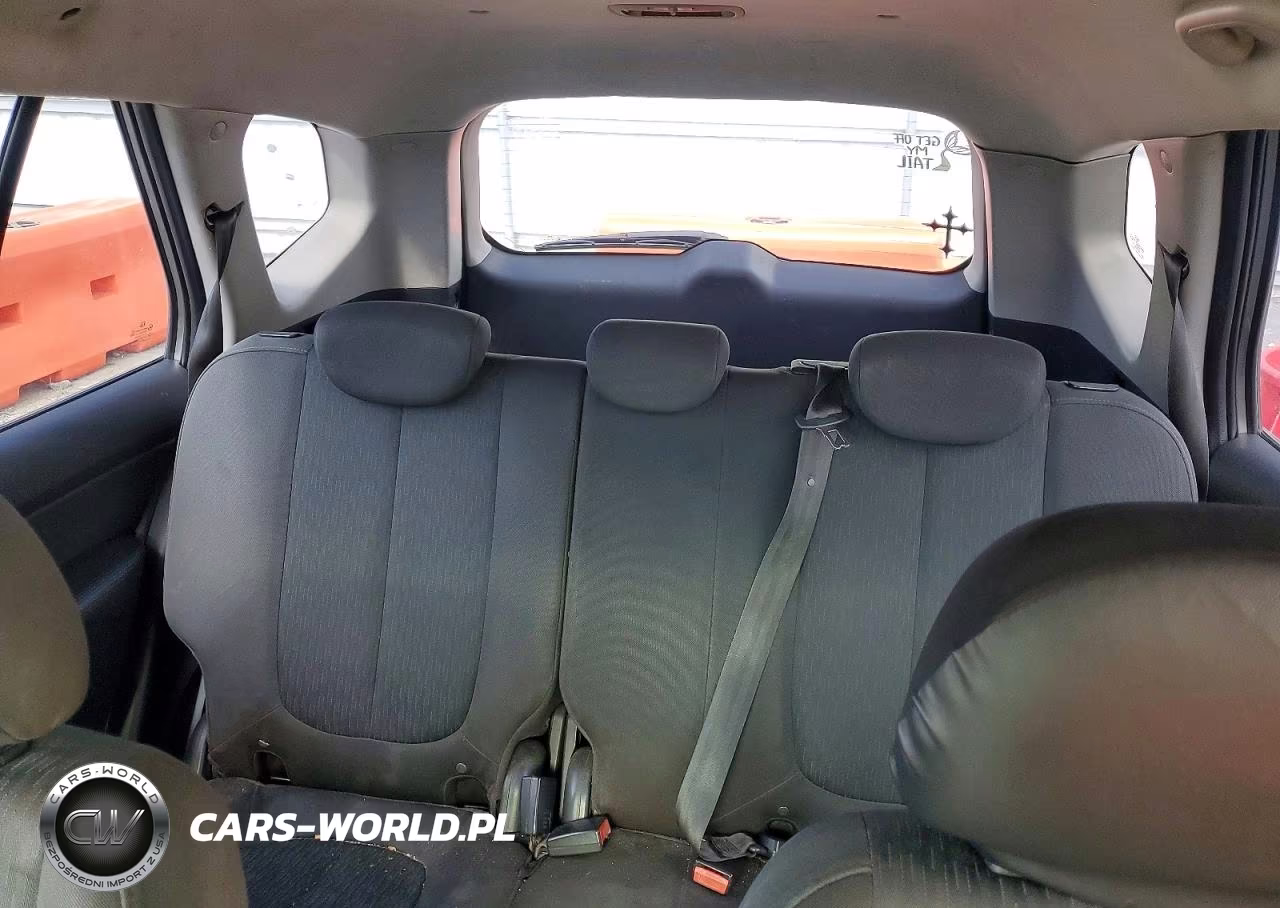 2009 Kia Rondo Base VIN:KNAFG528X97228921 - 10