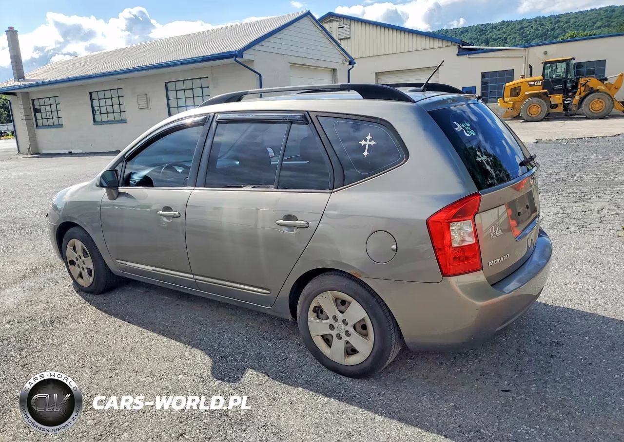 2009 Kia Rondo Base VIN:KNAFG528X97228921 - 2