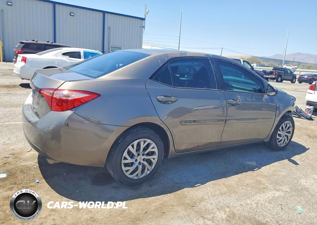 2018 Toyota Corolla Le VIN:2T1BURHE5JC048019 - 3