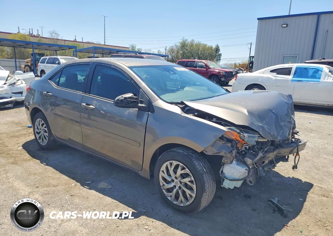 2018 Toyota Corolla Le VIN:2T1BURHE5JC048019 - 4