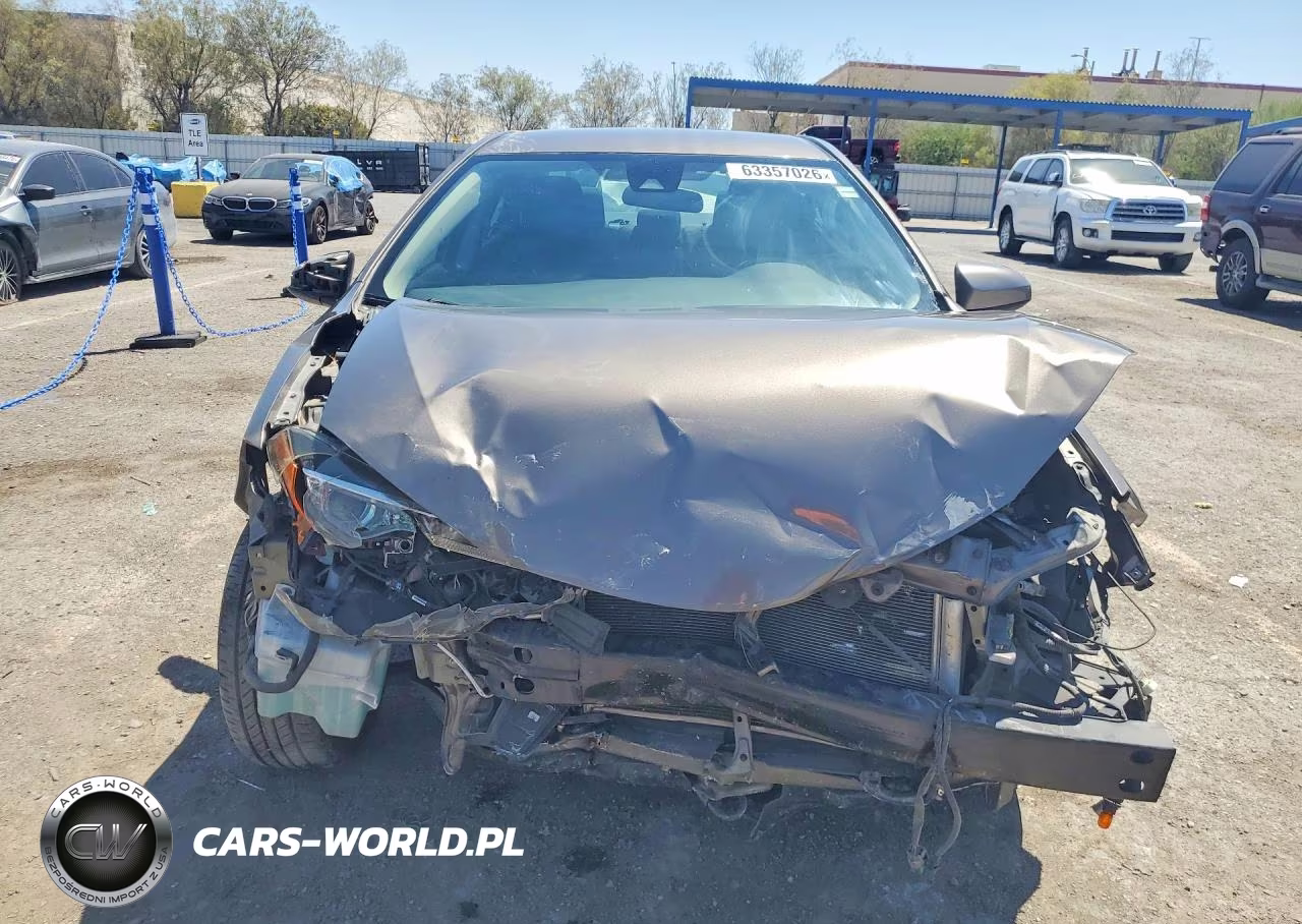 2018 Toyota Corolla Le VIN:2T1BURHE5JC048019 - 5