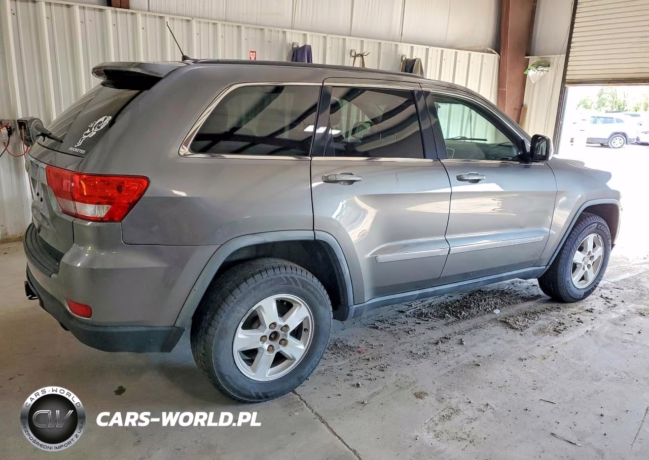 2012 Jeep Grand Cherokee Laredo VIN:1C4RJFAG3CC179818 - 3