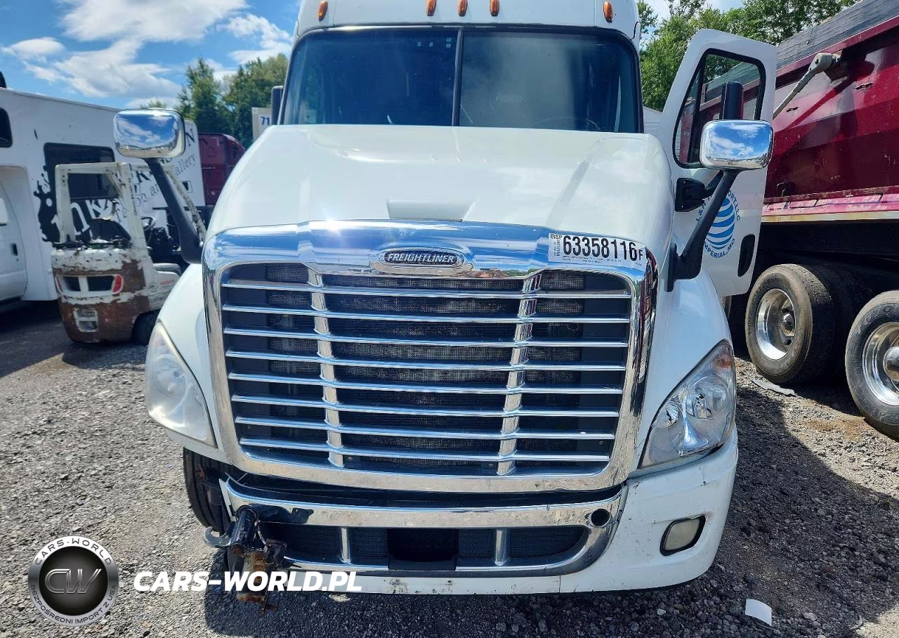 2018 Freightliner Cascadia Semi Truck VIN:3ALXGF00XJDJS7591 - 11
