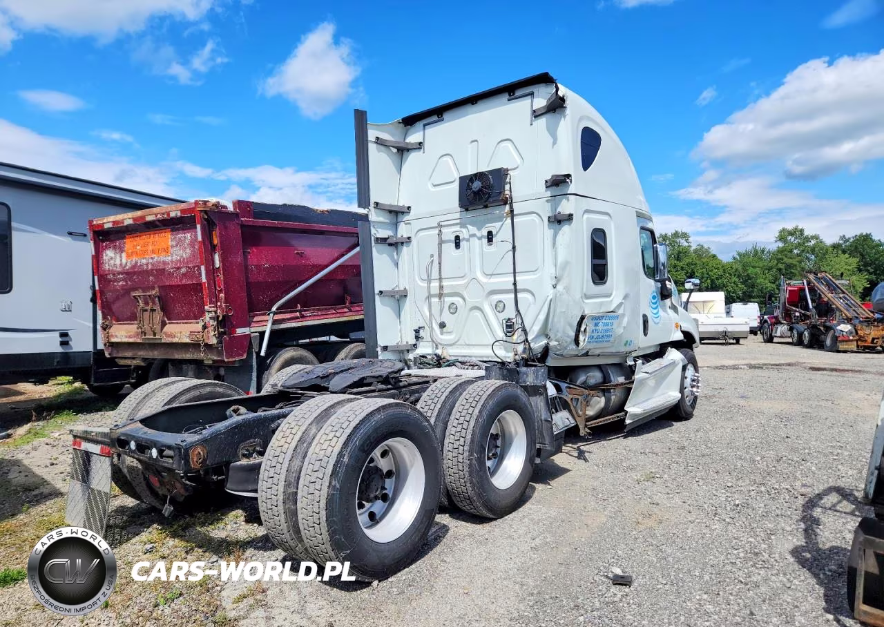 2018 Freightliner Cascadia Semi Truck VIN:3ALXGF00XJDJS7591 - 3
