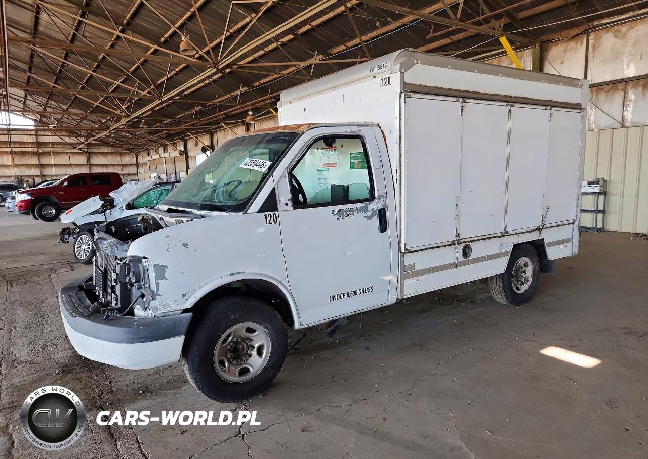 2007 GMC Savana Cutaway Box Truck