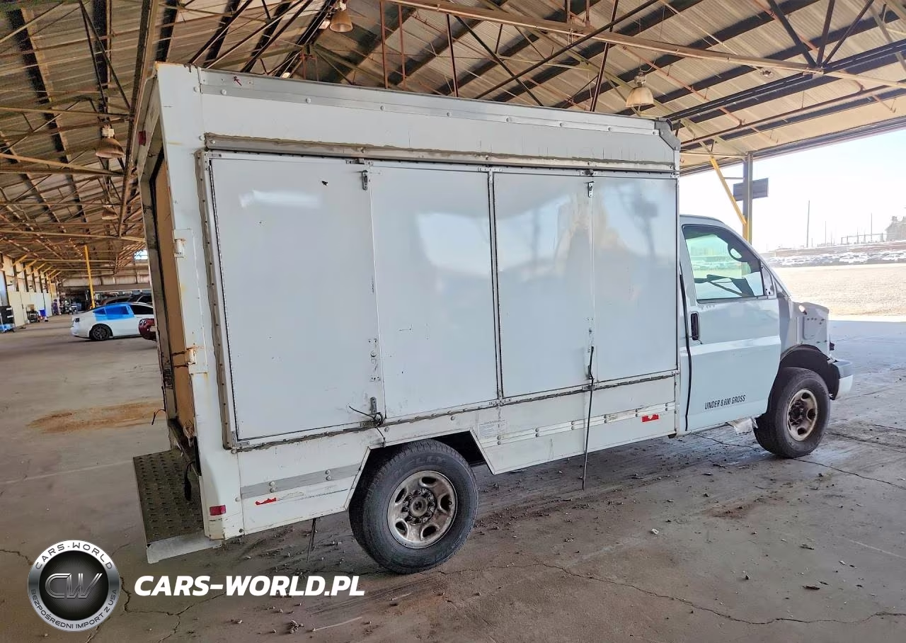 2007 GMC Savana Cutaway Box Truck VIN:1GDGG31V871903678 - 3