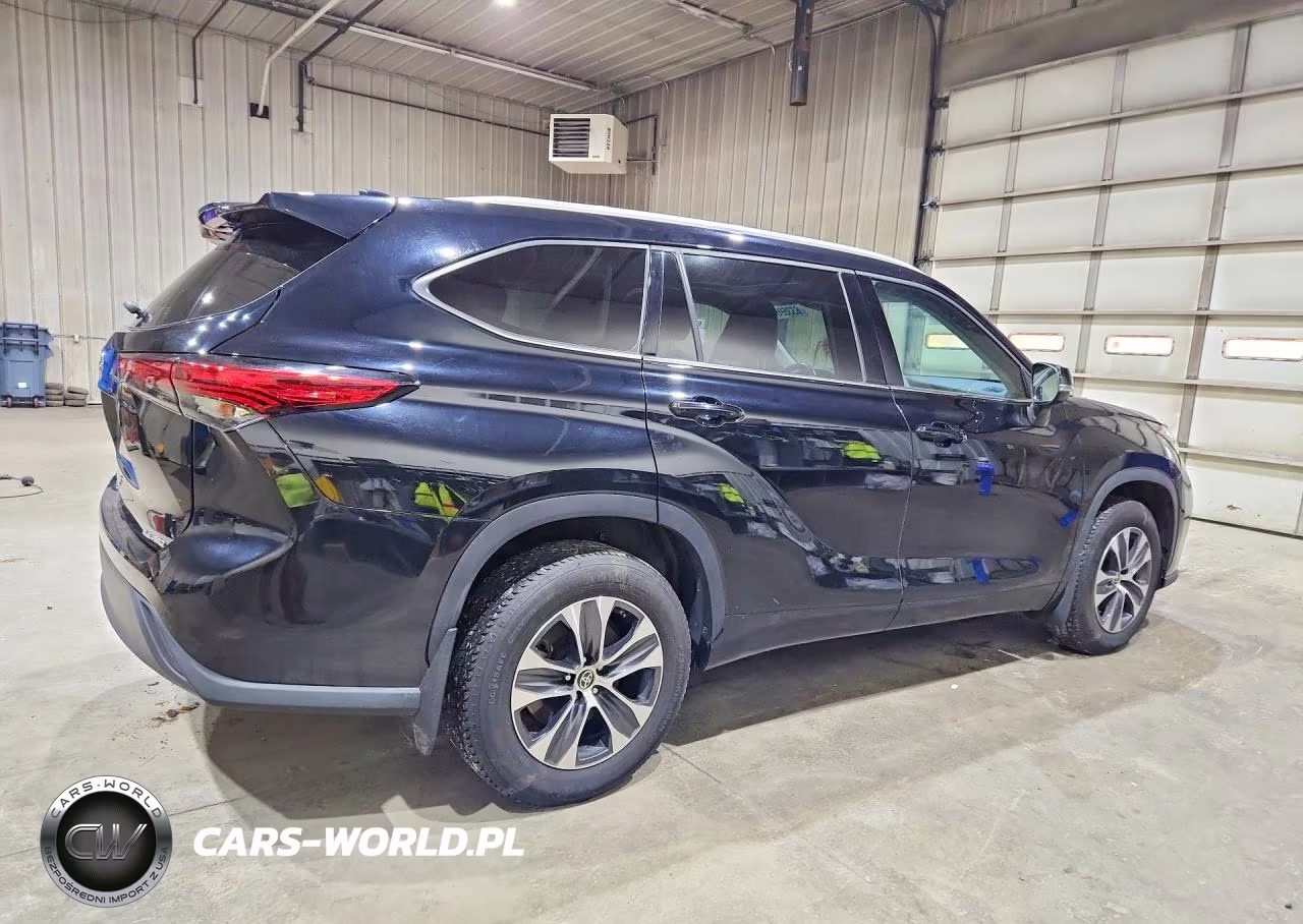 2022 Toyota Highlander Xle VIN:5TDGZRBH4NS573421 - 3
