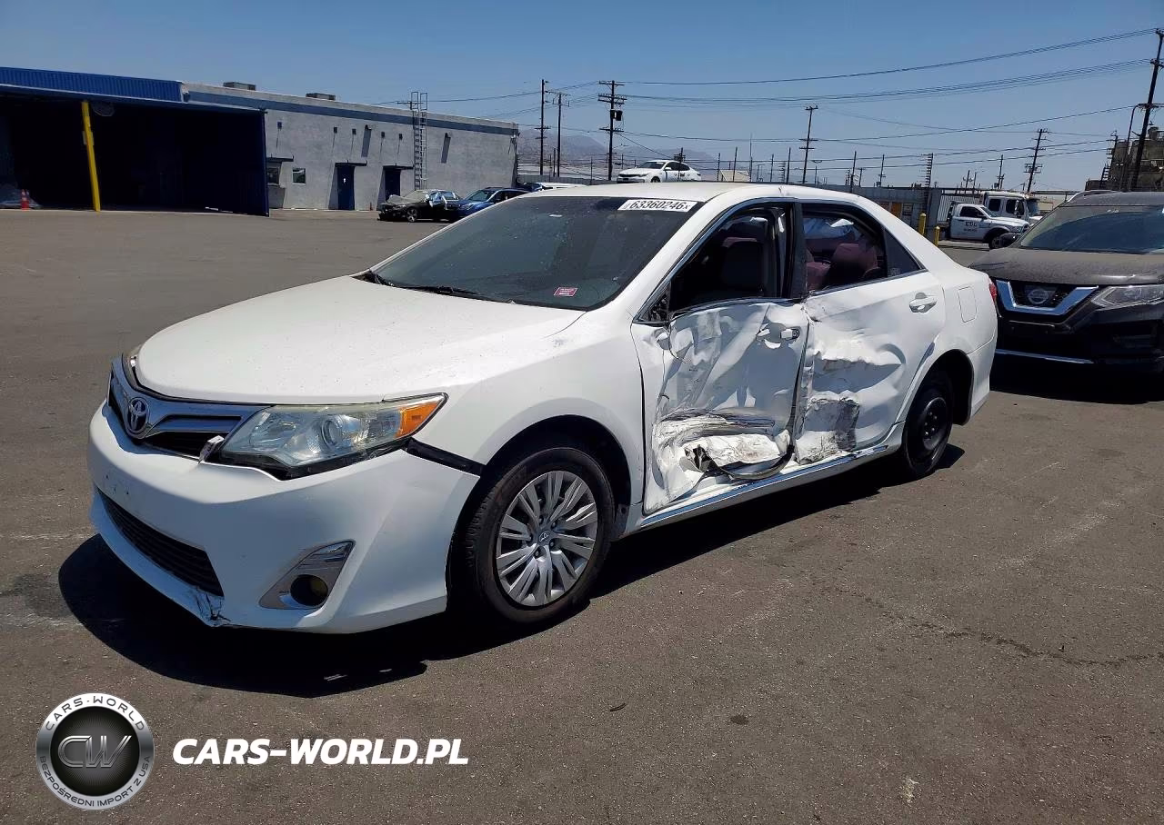 2012 Toyota Camry Le – zdjęcie 1 z 12