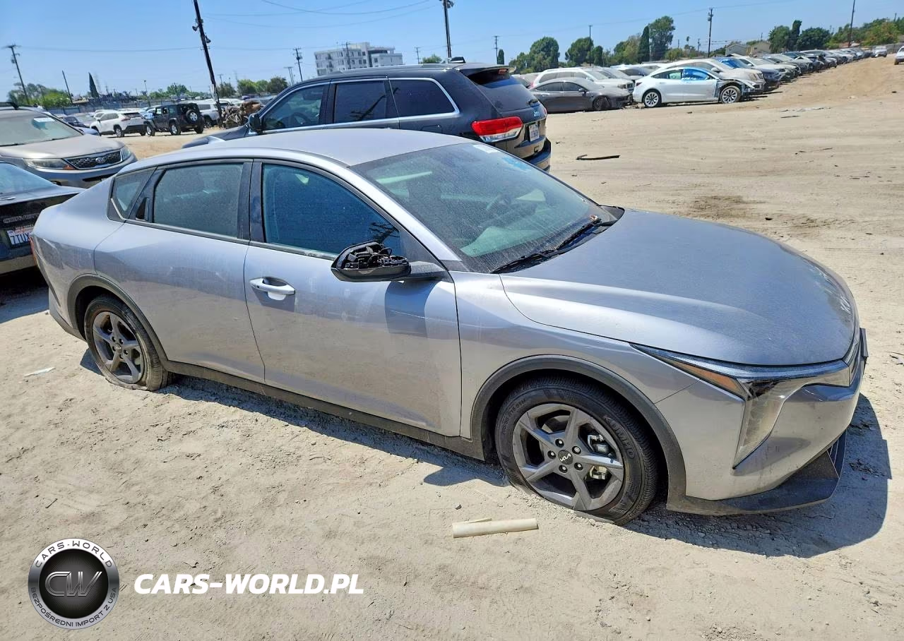 2025 Kia K4 Lxs VIN:3KPFT4DE2SE141385 - 4