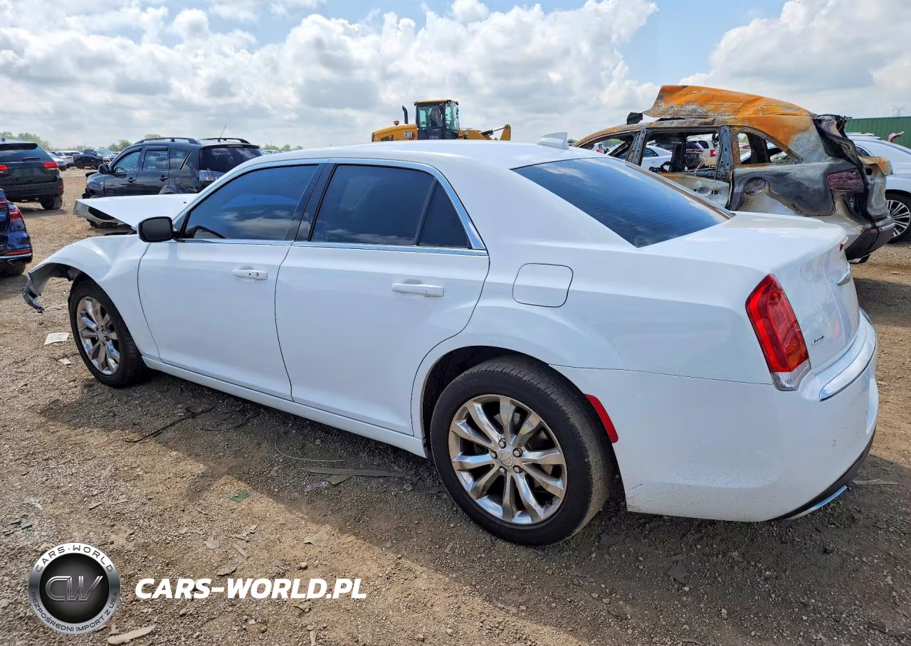 2015 Chrysler 300 Limited VIN:2C3CCARG9FH923323 - 2