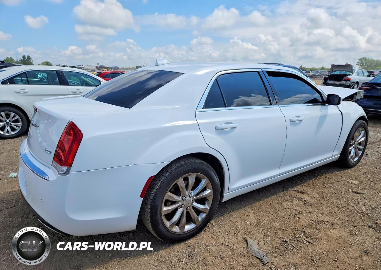 2015 Chrysler 300 Limited VIN:2C3CCARG9FH923323 - 3