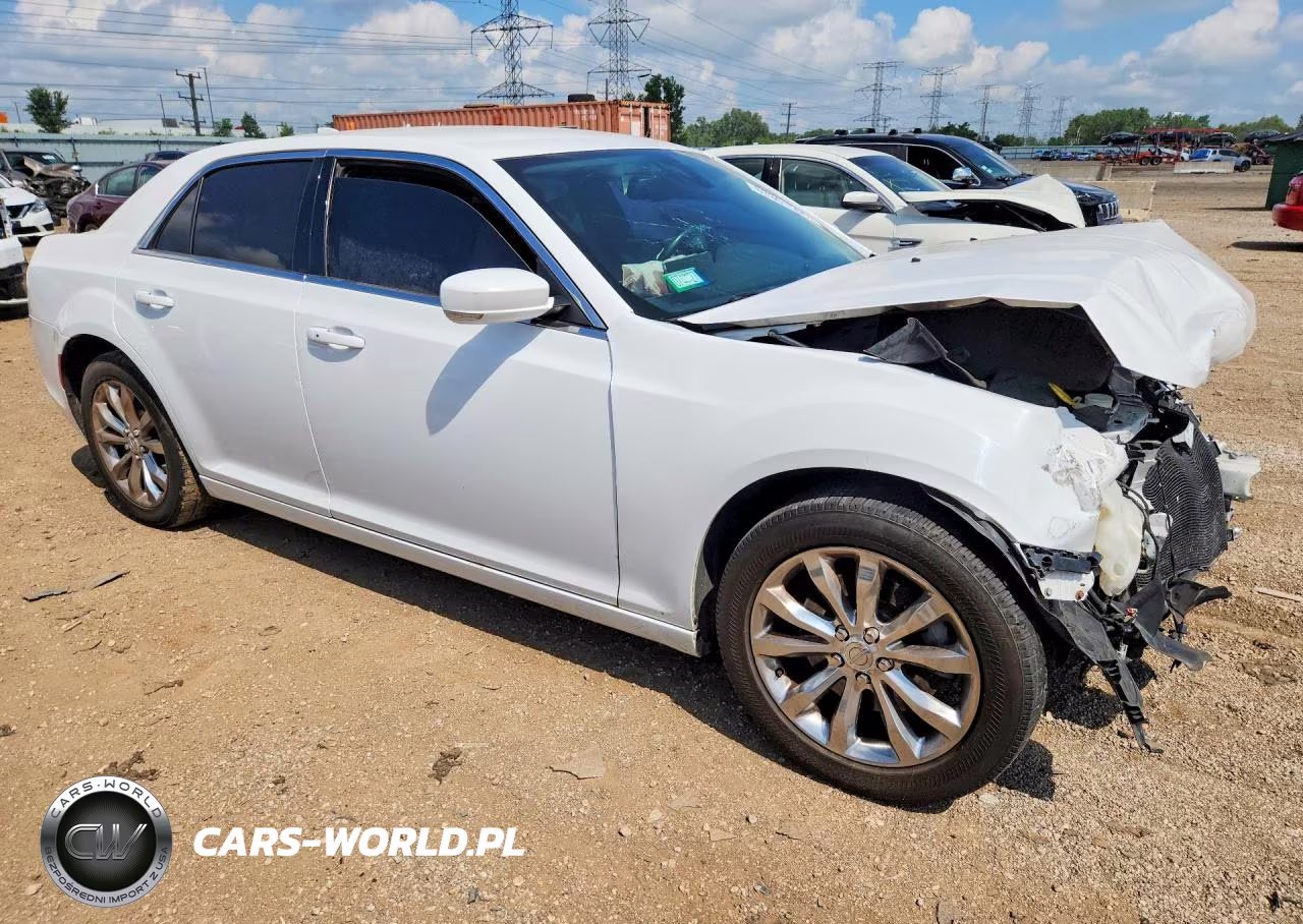 2015 Chrysler 300 Limited VIN:2C3CCARG9FH923323 - 4