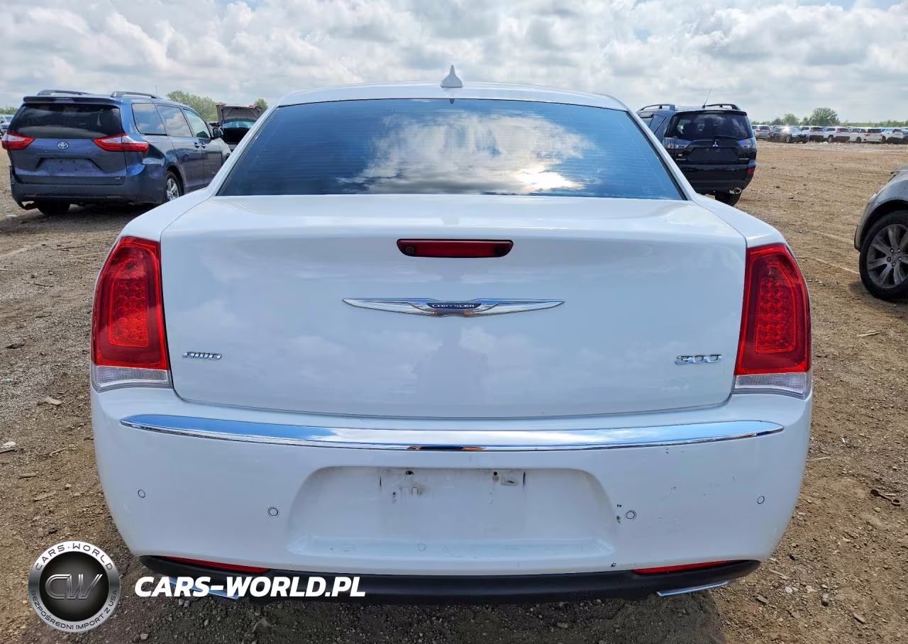 2015 Chrysler 300 Limited VIN:2C3CCARG9FH923323 - 6