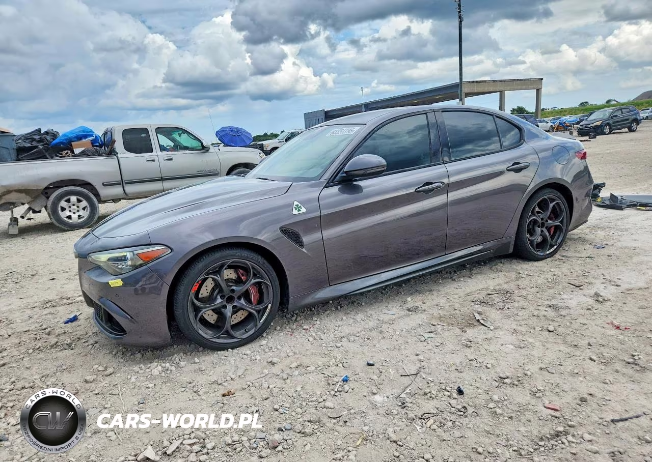 2017 Alfa Romeo Giulia Quadrifoglio