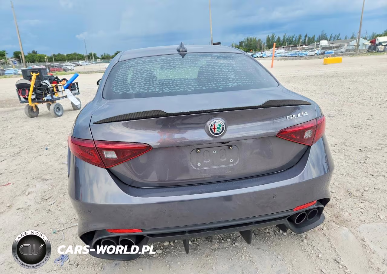 2017 Alfa Romeo Giulia Quadrifoglio VIN:ZARFAEAV2H7519199 - 6