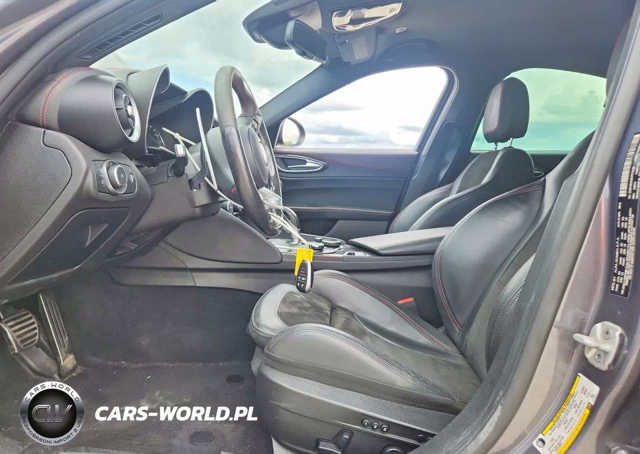 2017 Alfa Romeo Giulia Quadrifoglio VIN:ZARFAEAV2H7519199 - 7