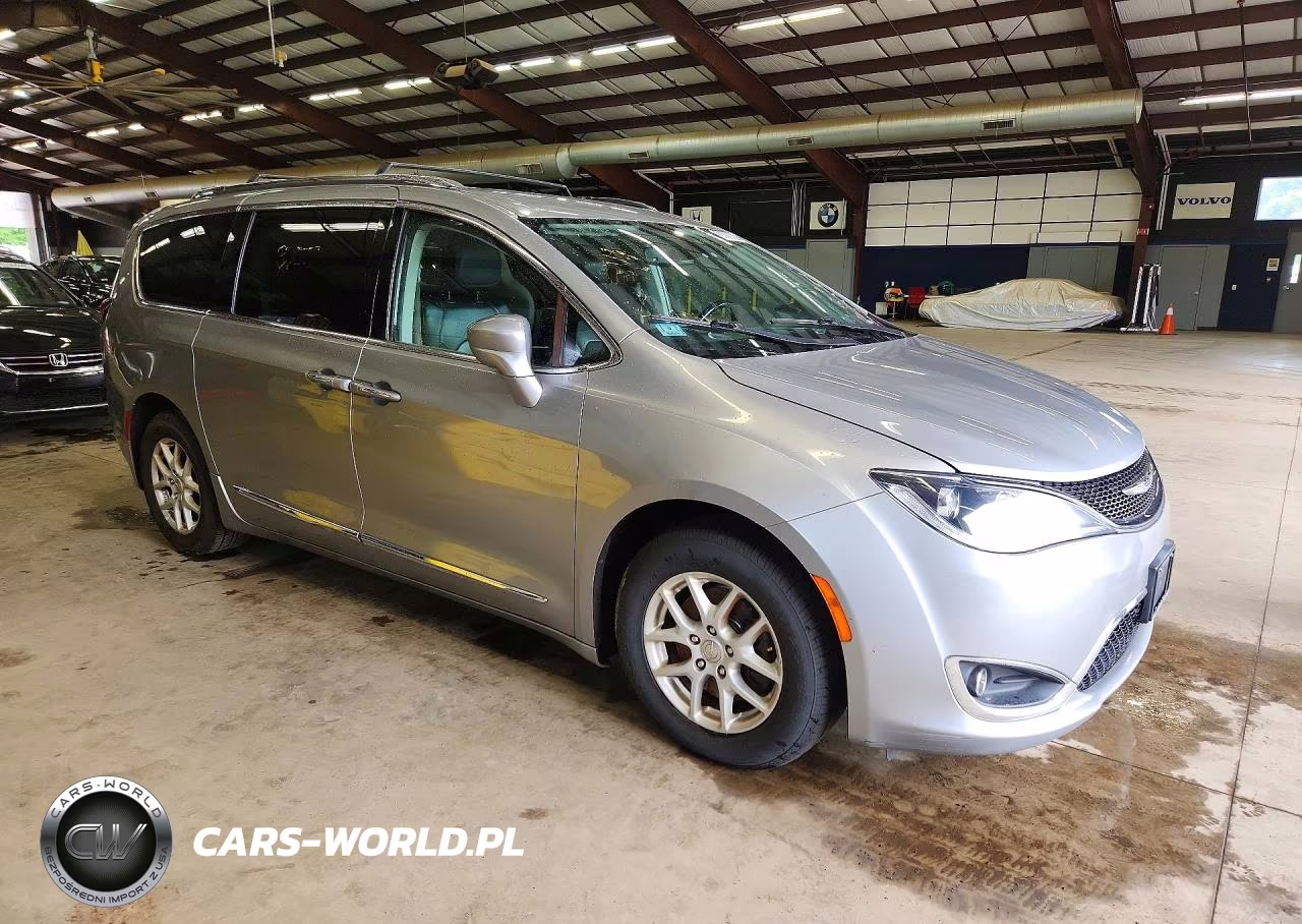2020 Chrysler Pacifica Touring L VIN:2C4RC1BG8LR276905 - 4