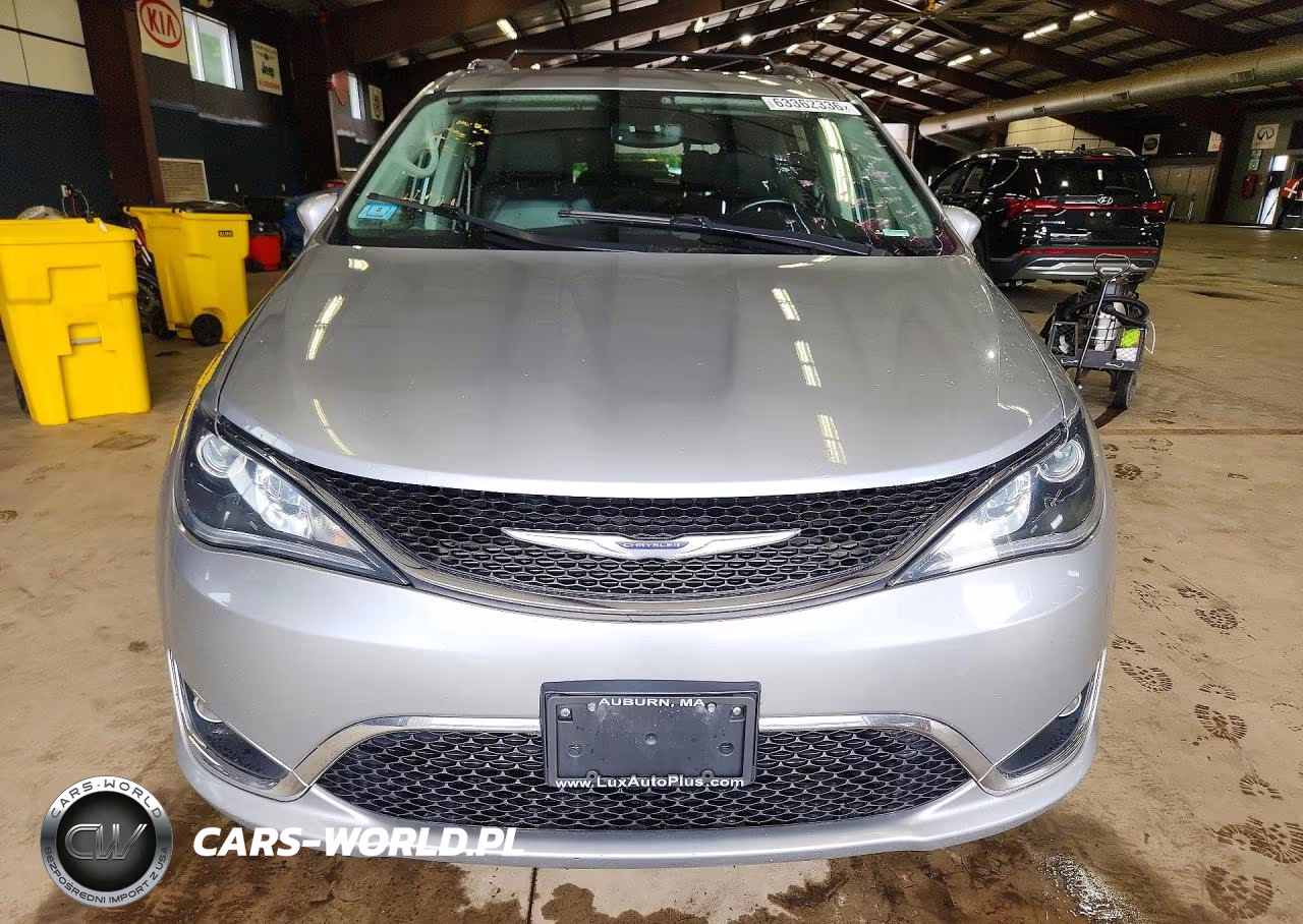 2020 Chrysler Pacifica Touring L VIN:2C4RC1BG8LR276905 - 5
