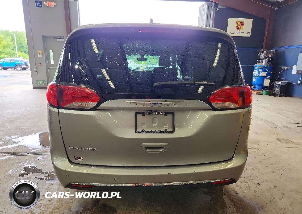 2020 Chrysler Pacifica Touring L VIN:2C4RC1BG8LR276905 - 6