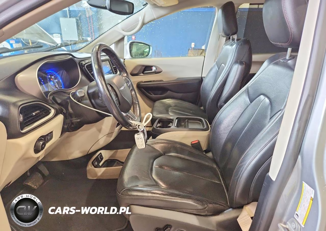 2020 Chrysler Pacifica Touring L VIN:2C4RC1BG8LR276905 - 7
