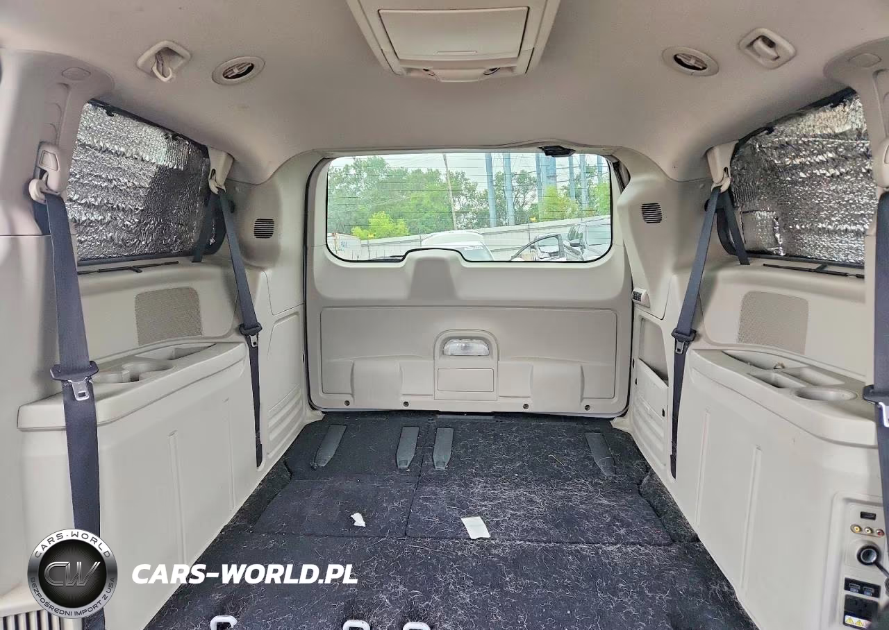 2016 Chrysler Town & Country Limited VIN:2C4RC1JG4GR221570 - 10