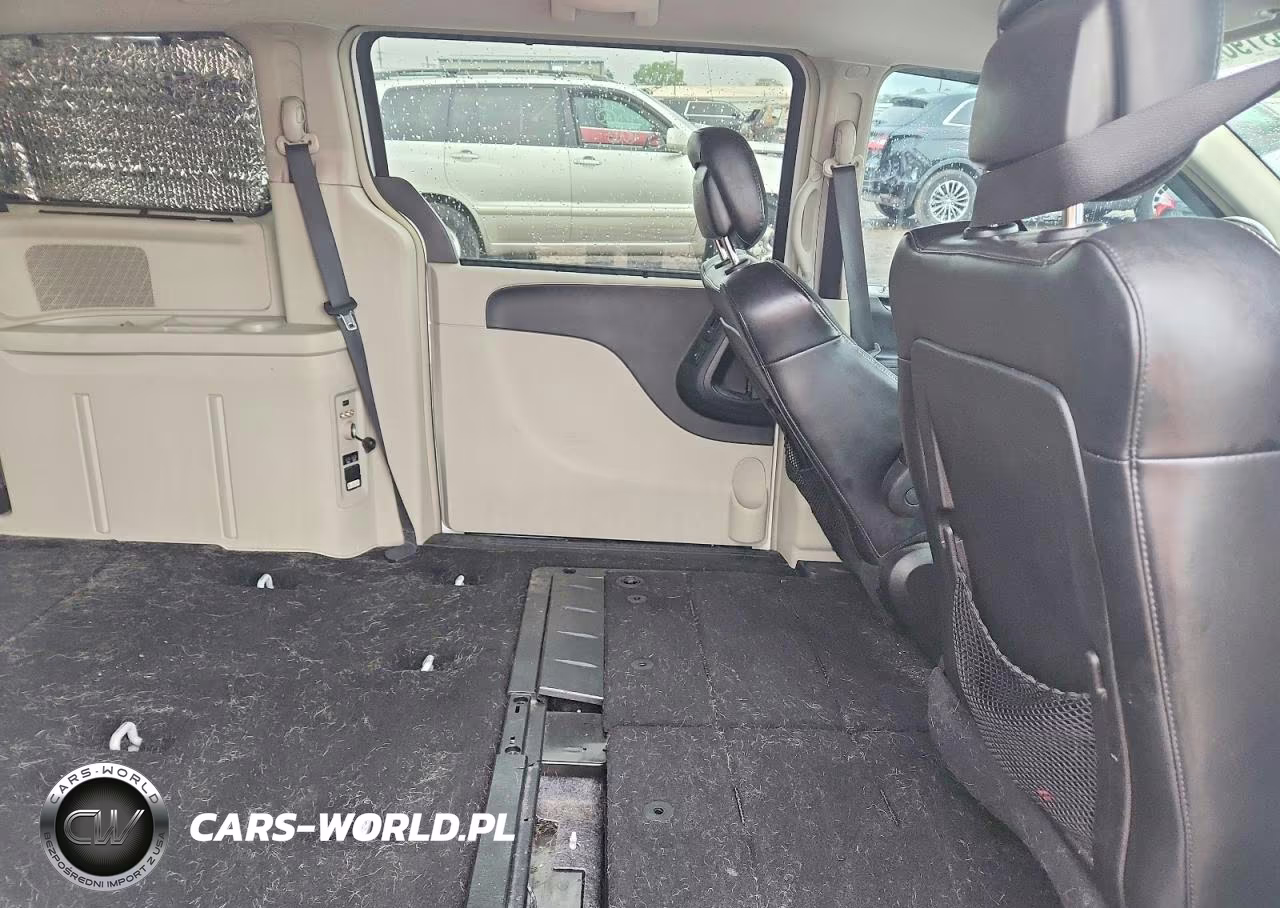 2016 Chrysler Town & Country Limited VIN:2C4RC1JG4GR221570 - 11