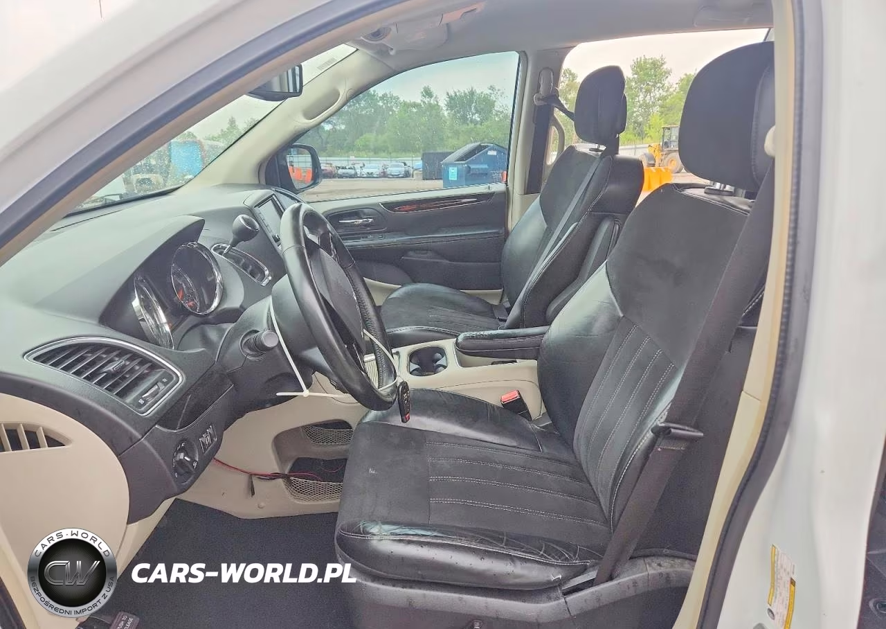 2016 Chrysler Town & Country Limited VIN:2C4RC1JG4GR221570 - 7