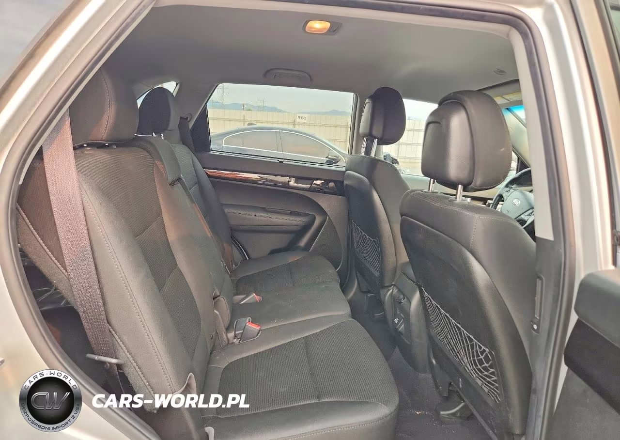 2015 Kia Sorento Lx VIN:5XYKTDA71FG550670 - 11