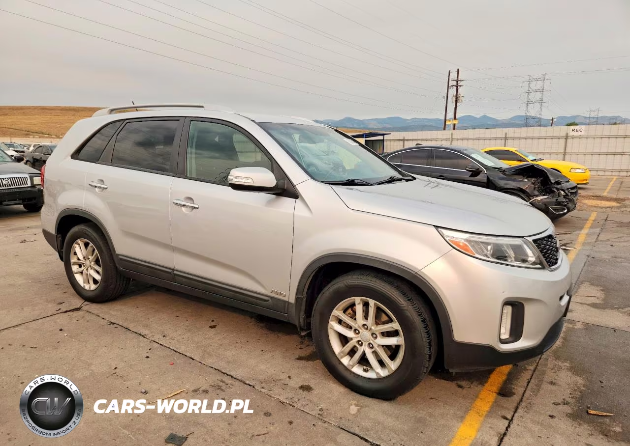 2015 Kia Sorento Lx VIN:5XYKTDA71FG550670 - 4