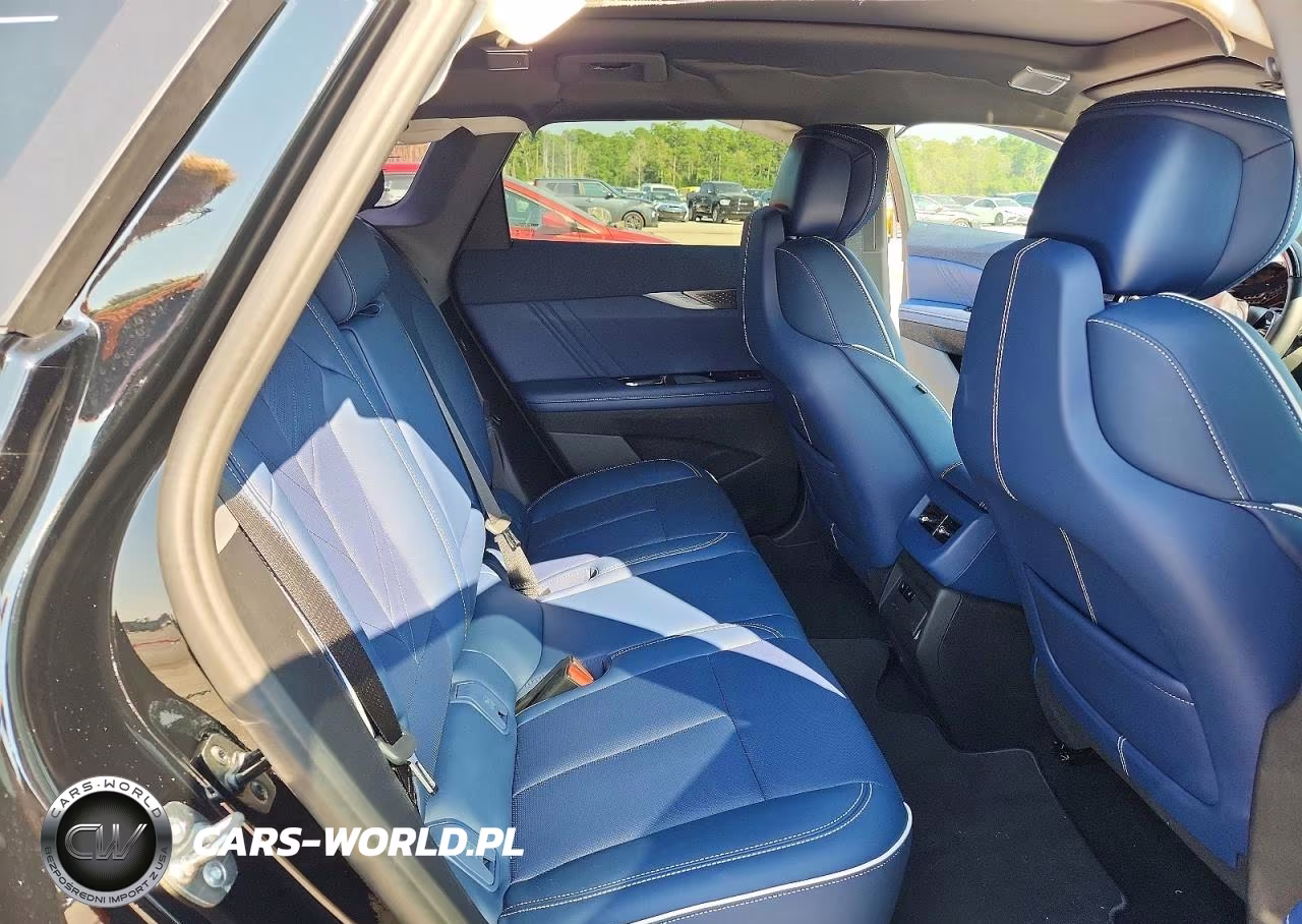 2026 Cadillac Optiq Luxury VIN:3GYK3DM54TS141772 - 11