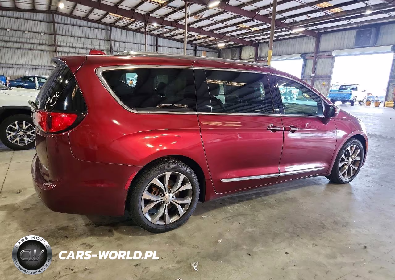 2018 Chrysler Pacifica Limited VIN:2C4RC1GG4JR186706 - 3