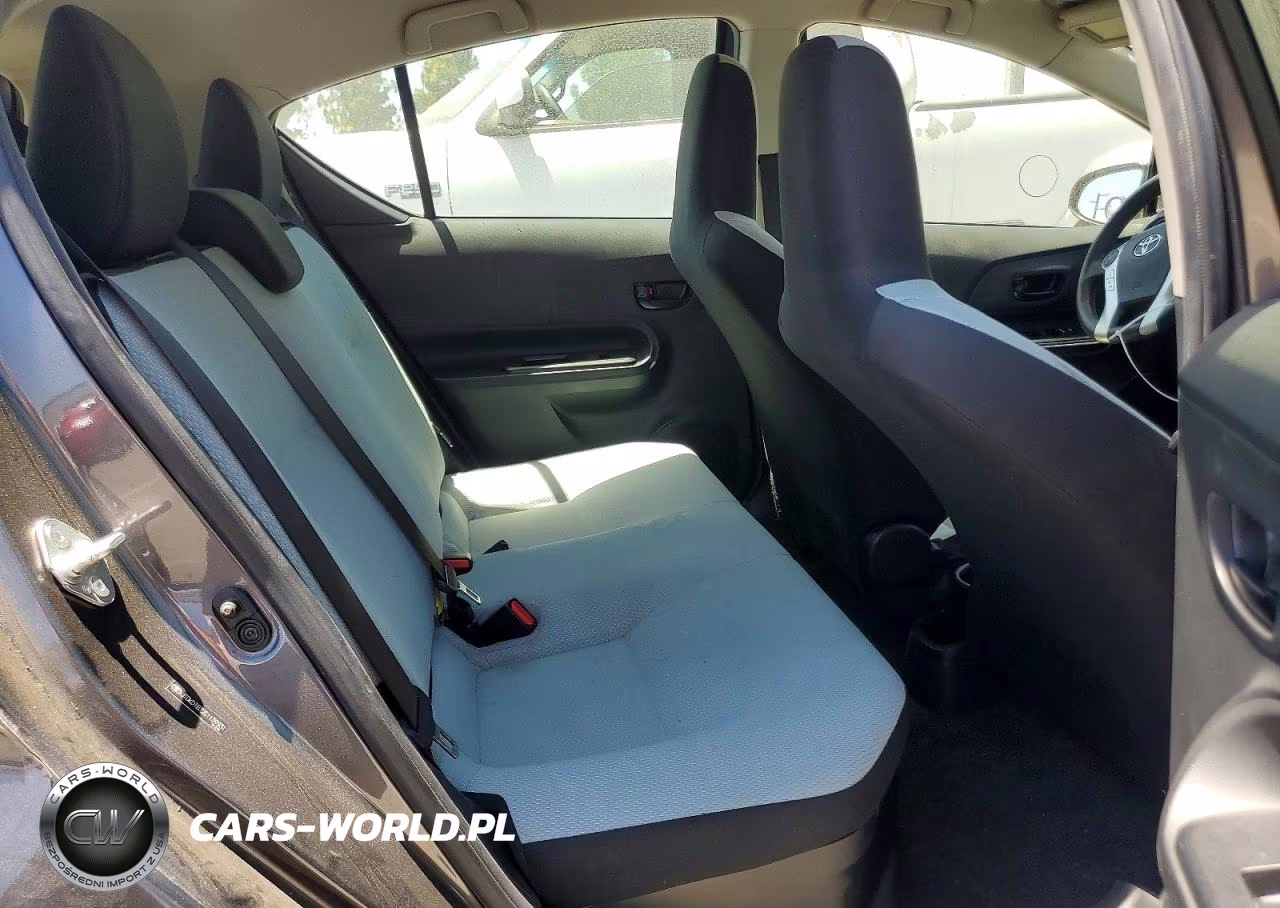 2016 Toyota Prius C One VIN:JTDKDTB32G1139931 - 10
