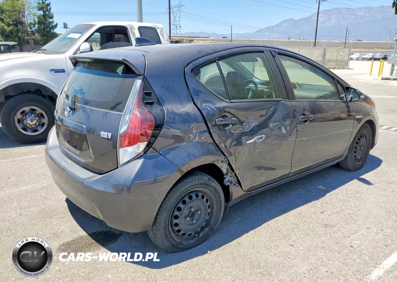 2016 Toyota Prius C One VIN:JTDKDTB32G1139931 - 3
