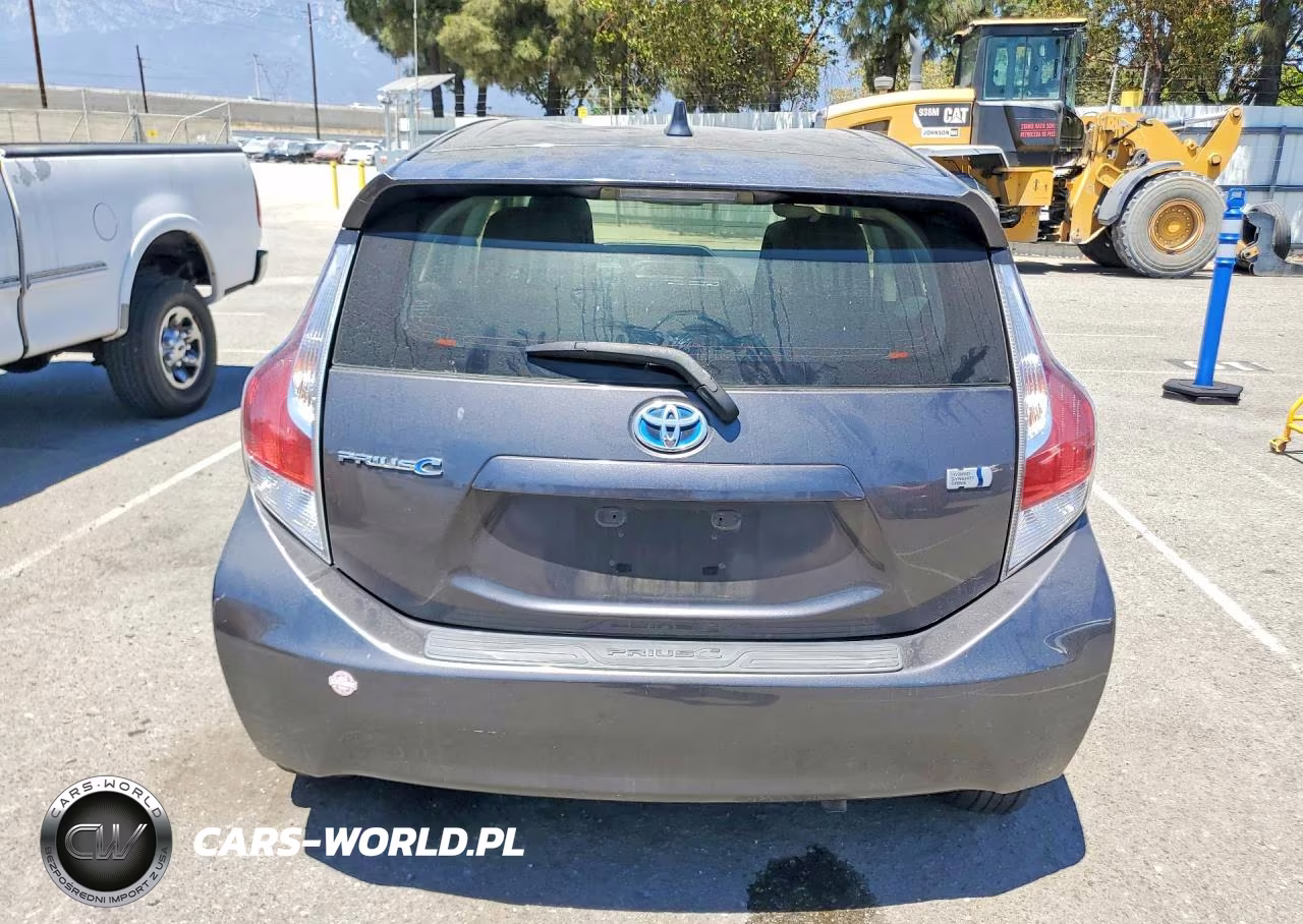 2016 Toyota Prius C One VIN:JTDKDTB32G1139931 - 6