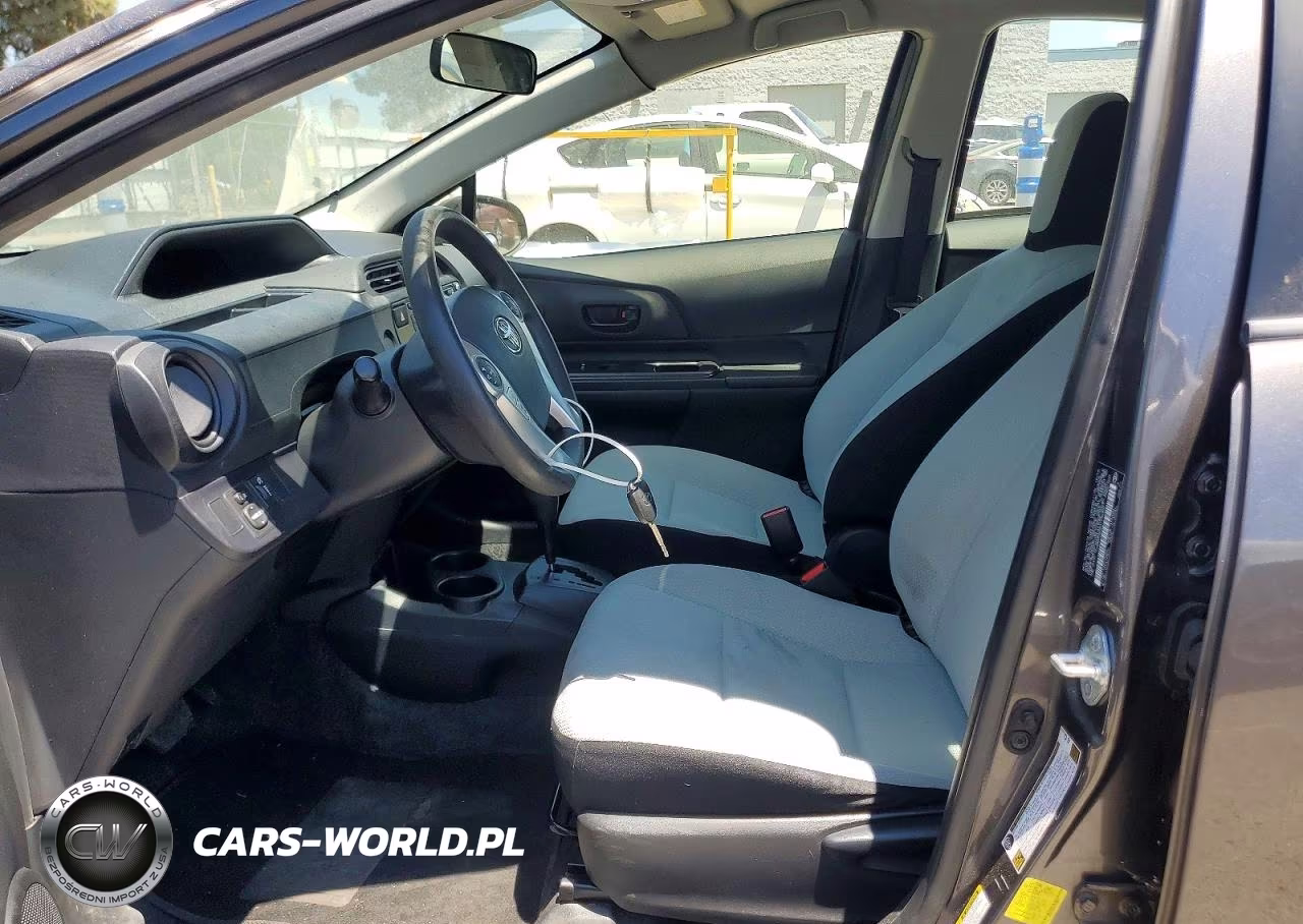 2016 Toyota Prius C One VIN:JTDKDTB32G1139931 - 7