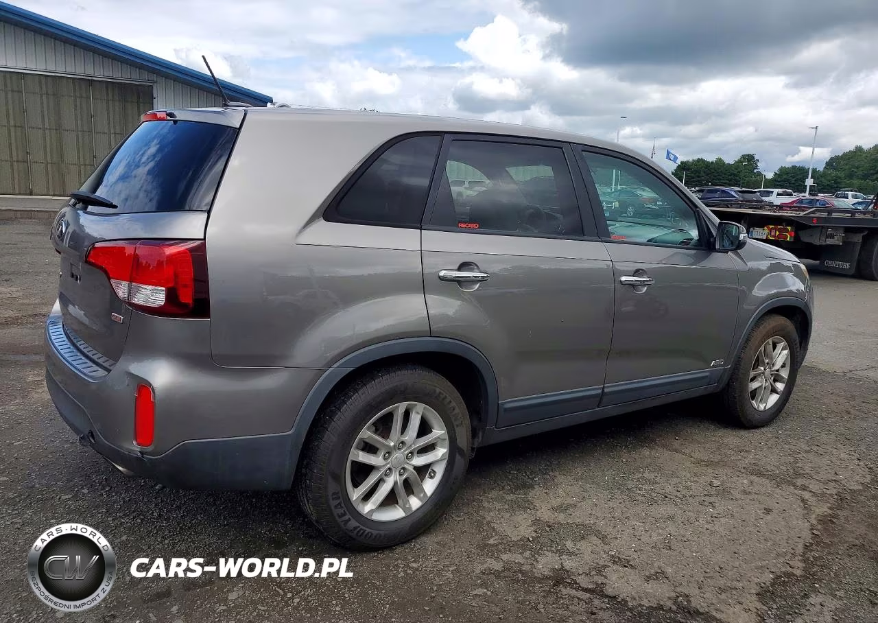 2015 Kia Sorento Lx VIN:5XYKTCA60FG636117 - 3
