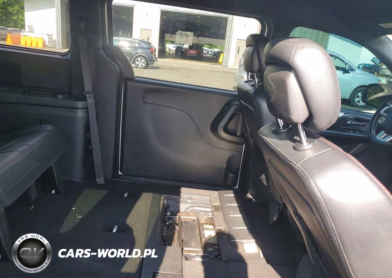 2016 Dodge Grand Caravan R-T VIN:2C4RDGEG9GR330164 - 11