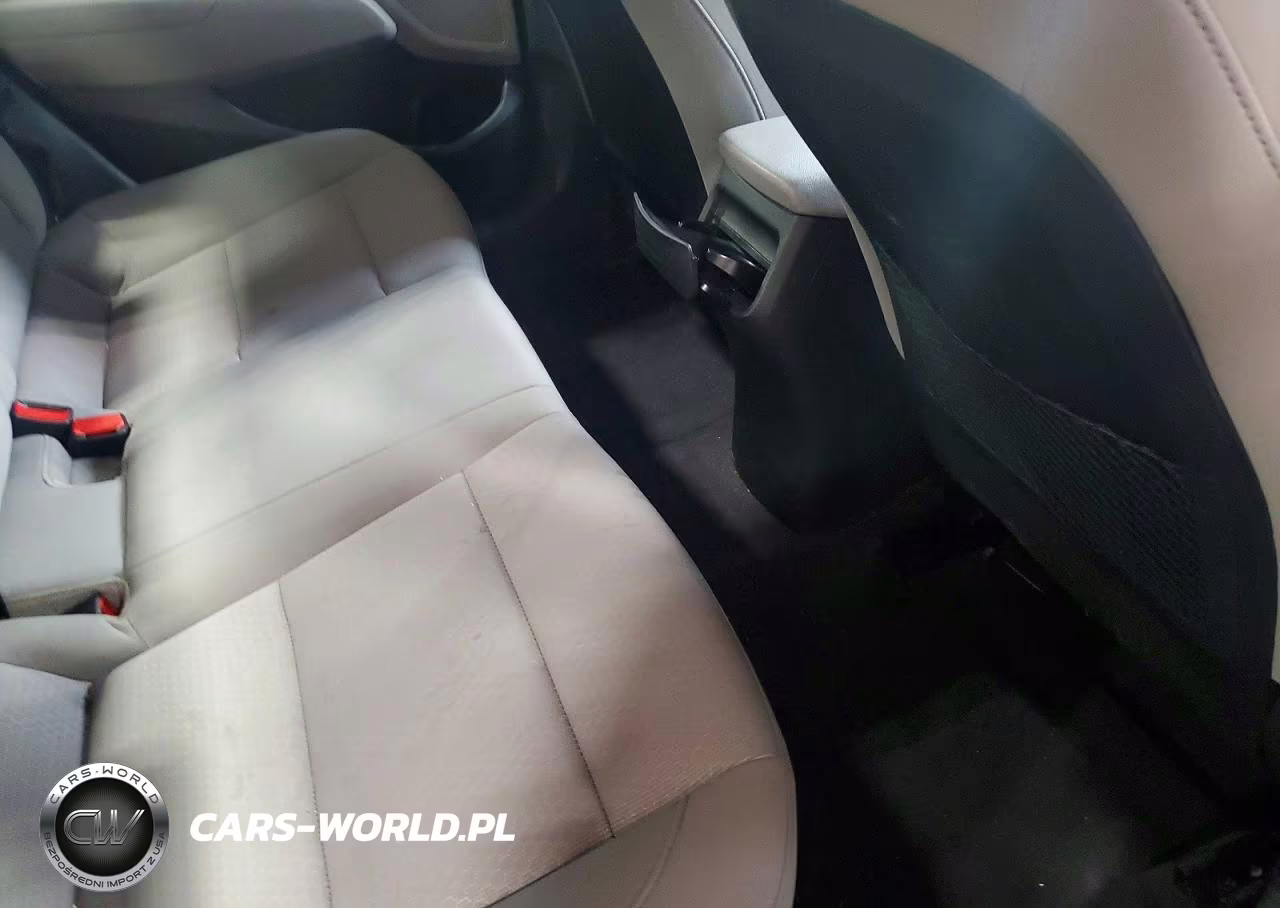2018 Hyundai Elantra Value Edition VIN:5NPD84LFXJH360592 - 10