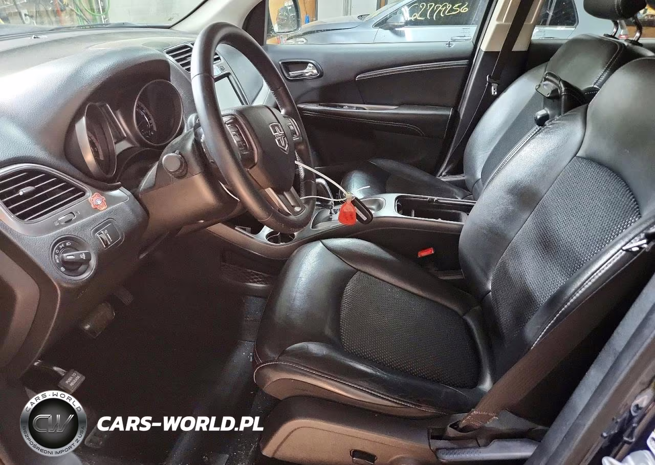 2018 Dodge Journey Crossroad VIN:3C4PDDGG0JT523195 - 7