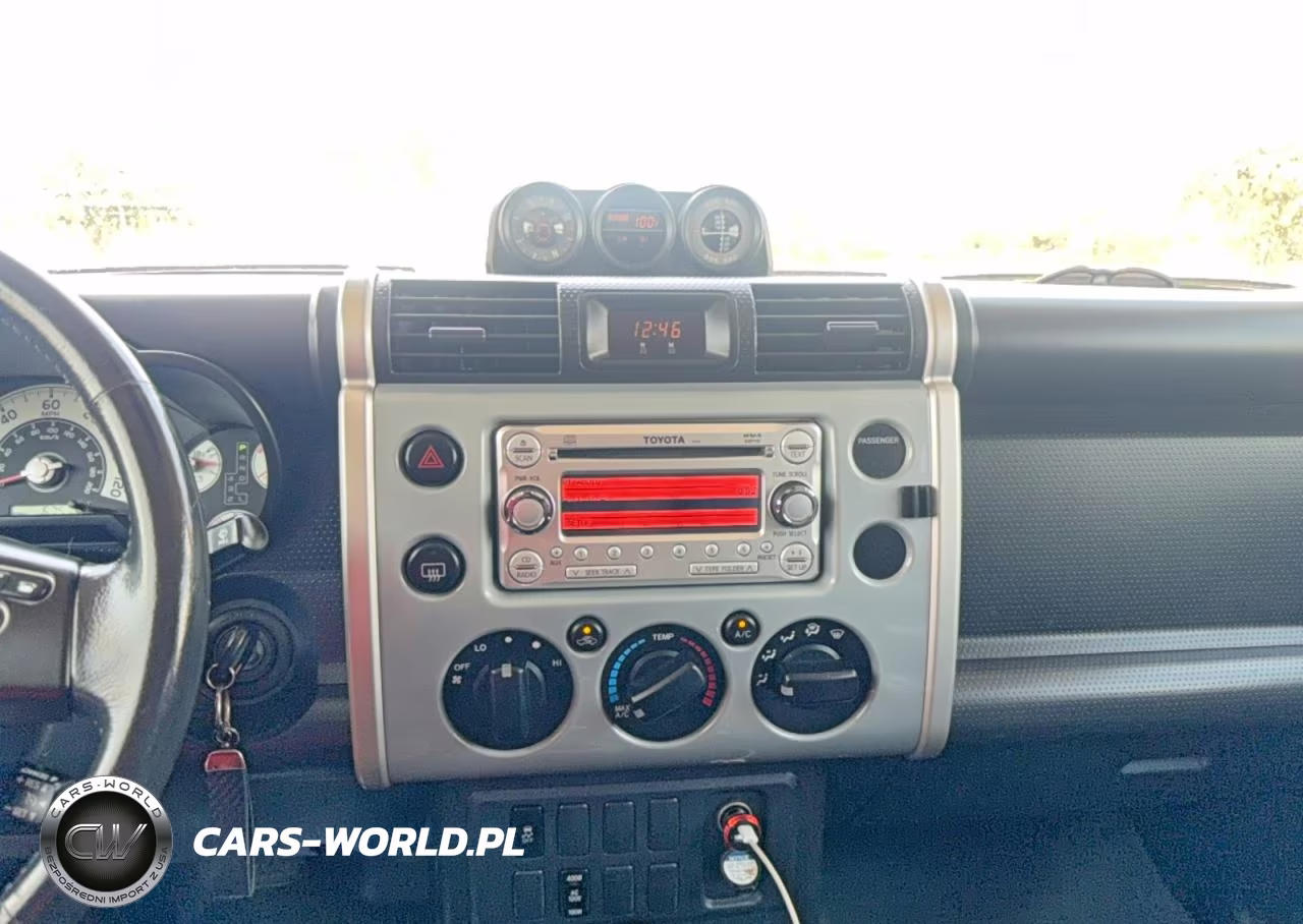 2013 Toyota Fj Cruiser VIN:JTEBU4BF7DK159058 - 9