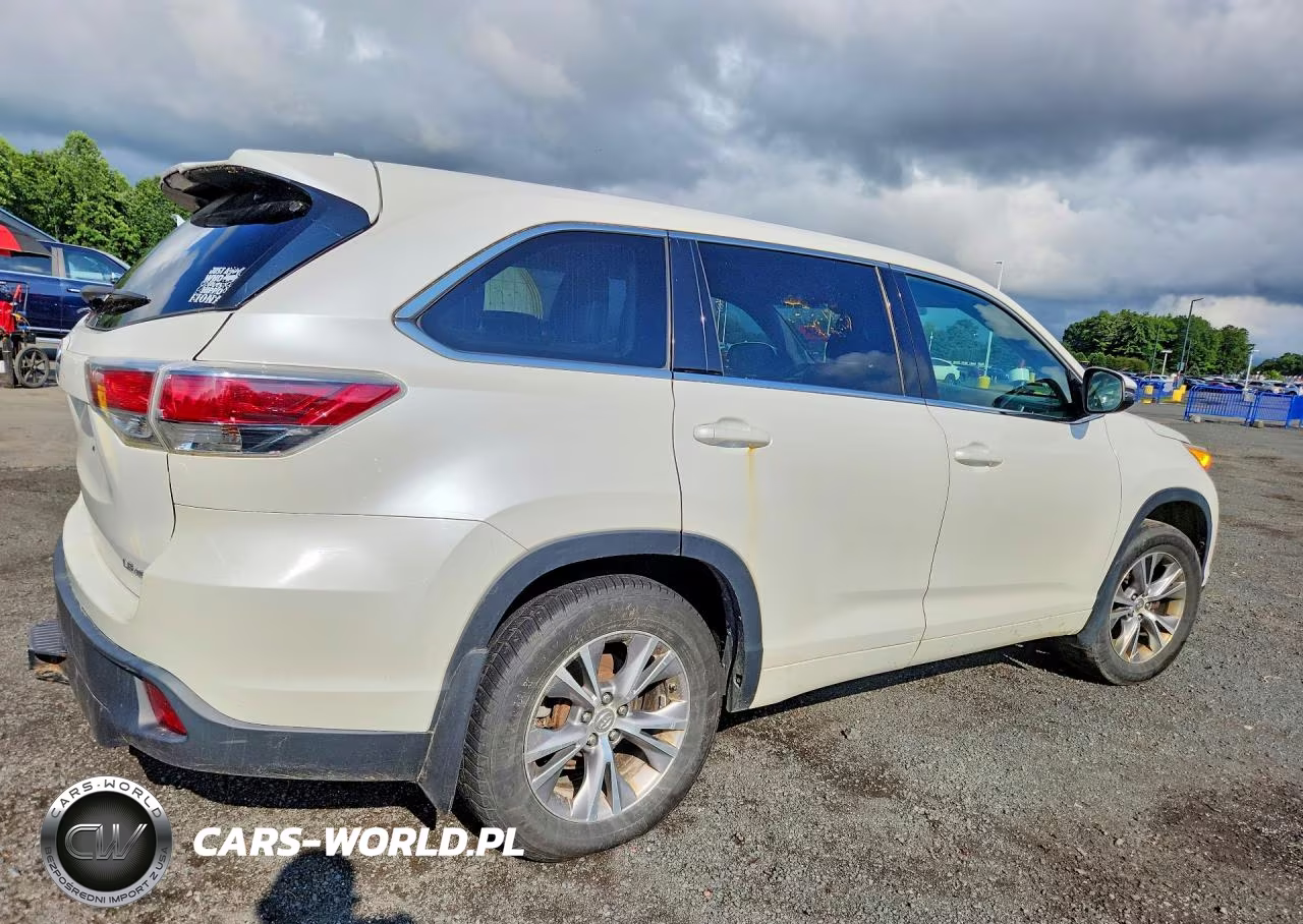 2015 Toyota Highlander Le Plus VIN:5TDBKRFH5FS114795 - 3