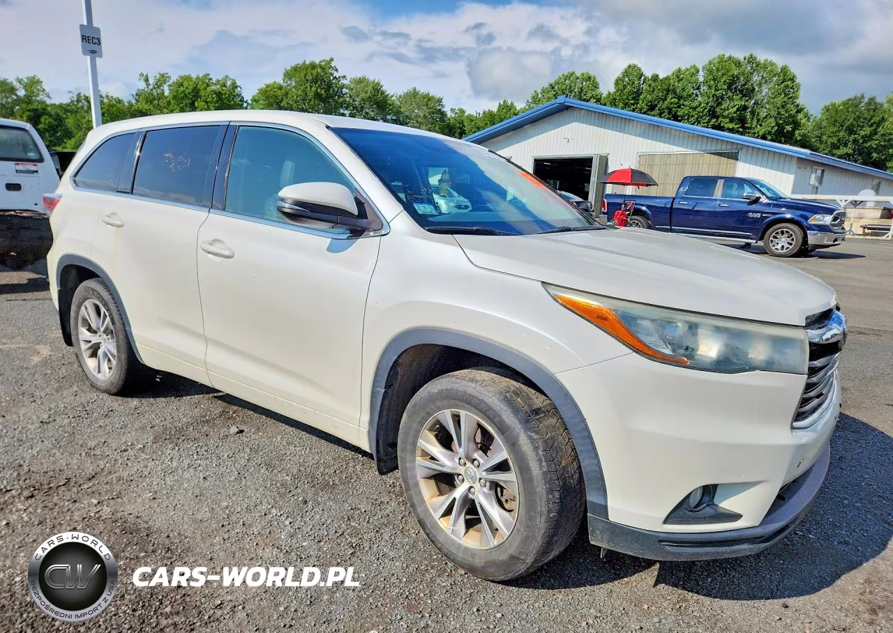 2015 Toyota Highlander Le Plus VIN:5TDBKRFH5FS114795 - 4
