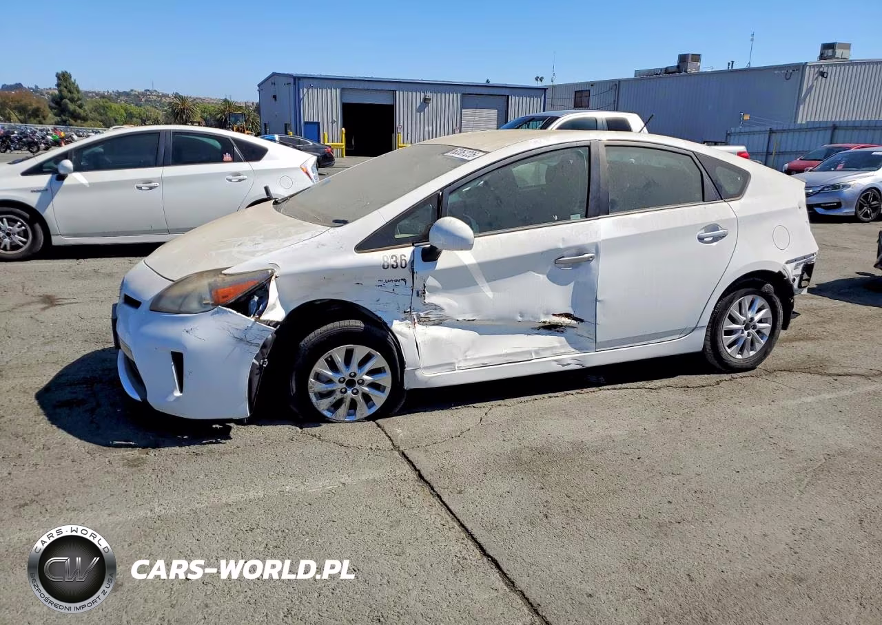 2015 Toyota Prius Plug-In Hybrid Base – zdjęcie 1 z 12