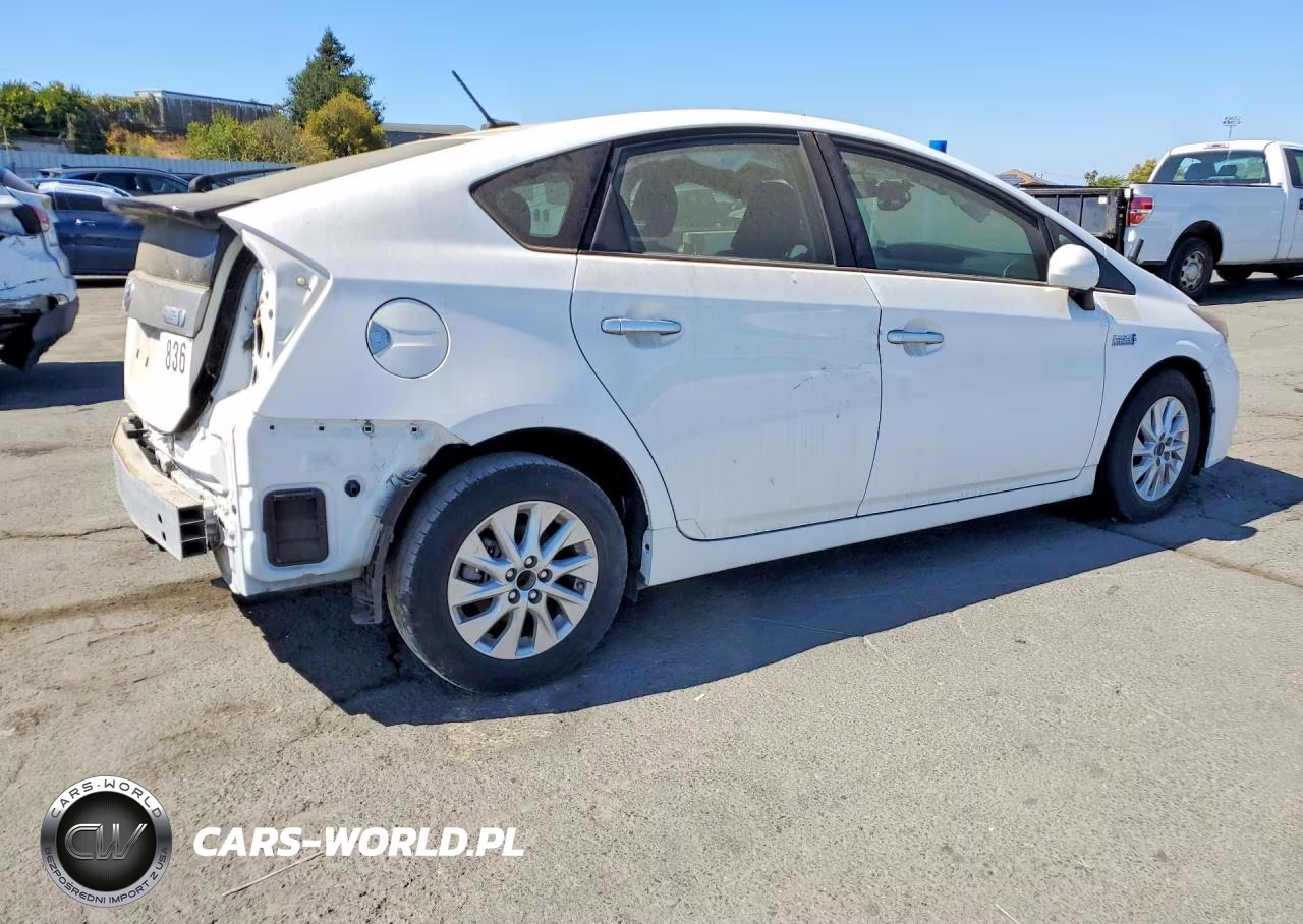 2015 Toyota Prius Plug-In Hybrid Base VIN:JTDKN3DPXF3075251 - 3