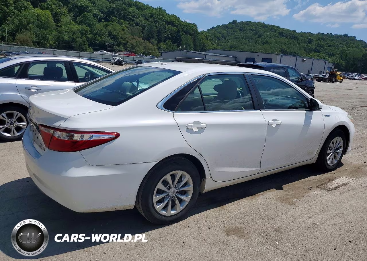 2015 Toyota Camry Hybrid Le VIN:4T1BD1FK3FU166943 - 3