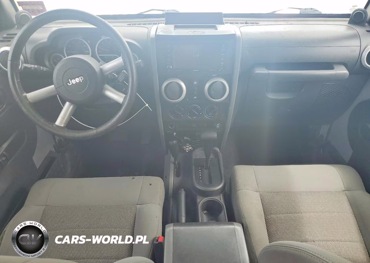 2009 Jeep Wrangler Unlimited Sahara VIN:1J4GA59169L772433 - 8